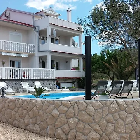 Two-bedroom In Barbat V *