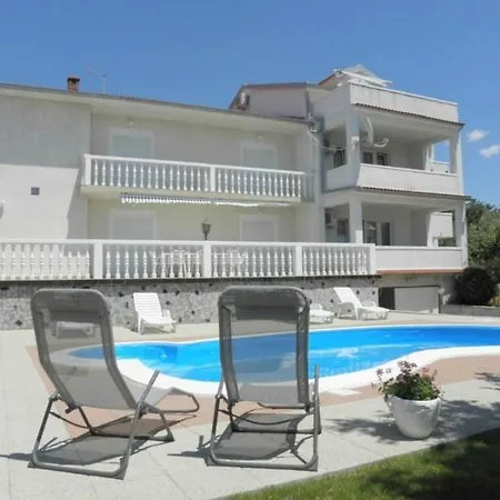 アパート Two-bedroom In Barbat V *